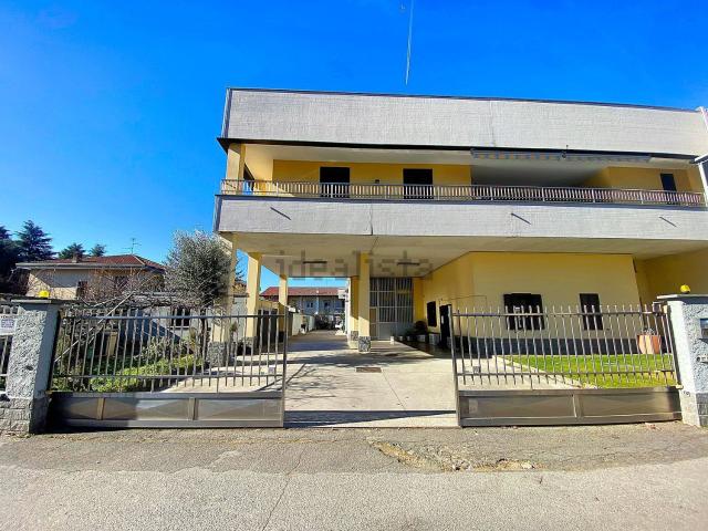 Locale in vendita di 233 m² in Via G. B. Radice, 10