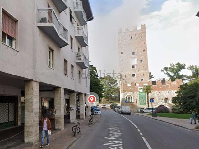 Locale in vendita di 233 m² in Via della Prepositura