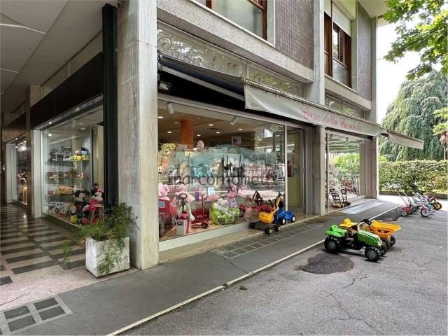 Locale in vendita di 233 m² in Viale della Vittoria, 311