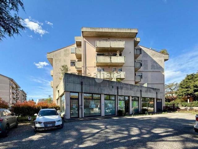 Locale in vendita di 234 m² in Via Luigi Galvani, 123