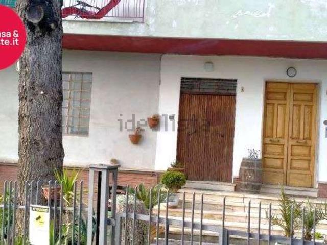 Locale in vendita di 234 m² in Via Macerata, 4