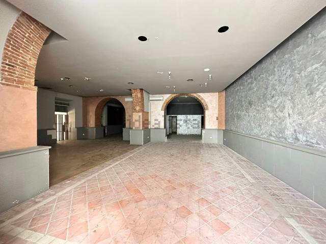 Locale in vendita di 234 m² in Viale Armando Diaz, 99