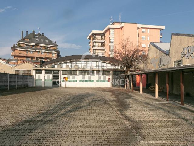 Locale in vendita di 2350 m²