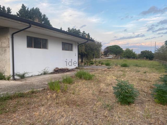 Locale in vendita di 235 m²