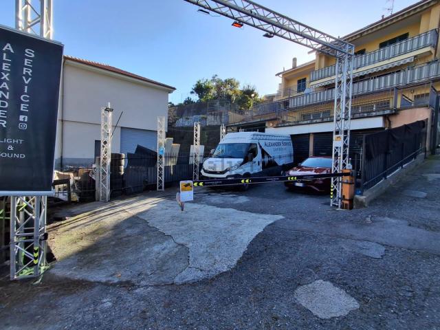 Locale in vendita di 235 m² in Via Argine Destro, 451