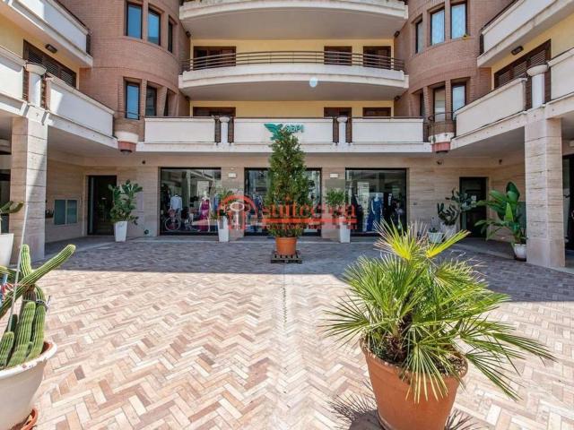 Locale in vendita di 235 m² in Via Guglielmo Marconi