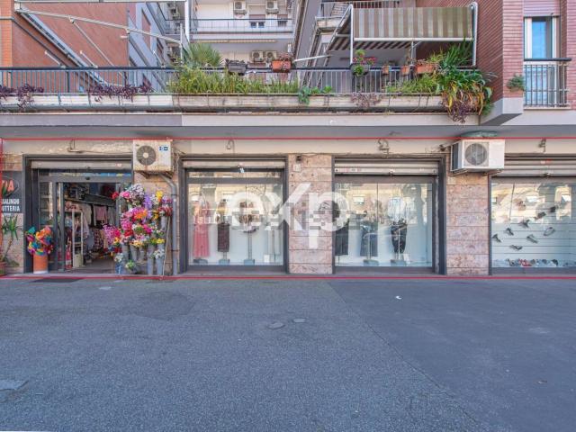 Locale in vendita di 235 m² in Via dei Bragozzi, 44