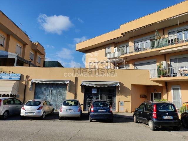 Locale in vendita di 235 m² in Via del Giardino