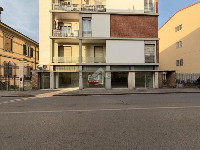 Locale in vendita di 235 m² in Via Luca Landucci