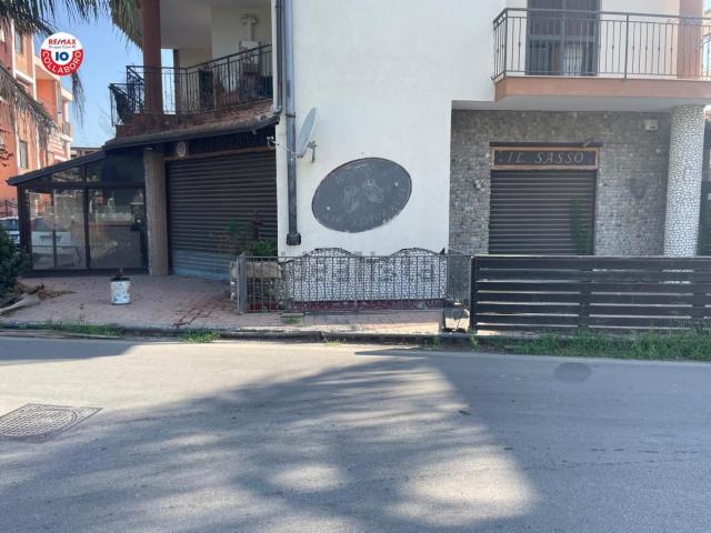 Locale in vendita di 235 m² in Via Starza, 43