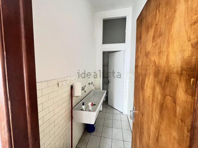 Locale in vendita di 235 m² in Via Roma, 4