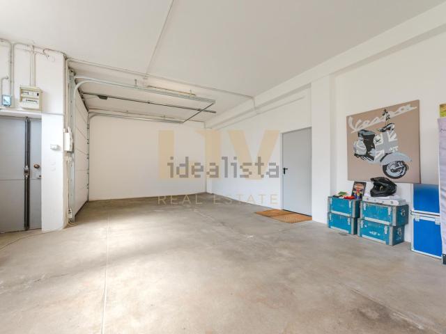 Locale in vendita di 236 m² in Via Caprera