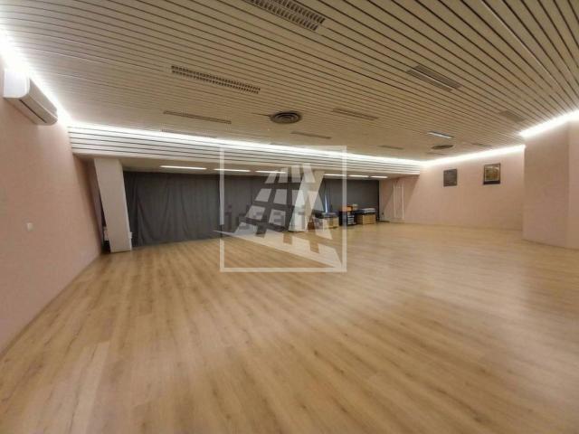 Locale in vendita di 236 m² in Via Domenico Francesco Cecati, 51