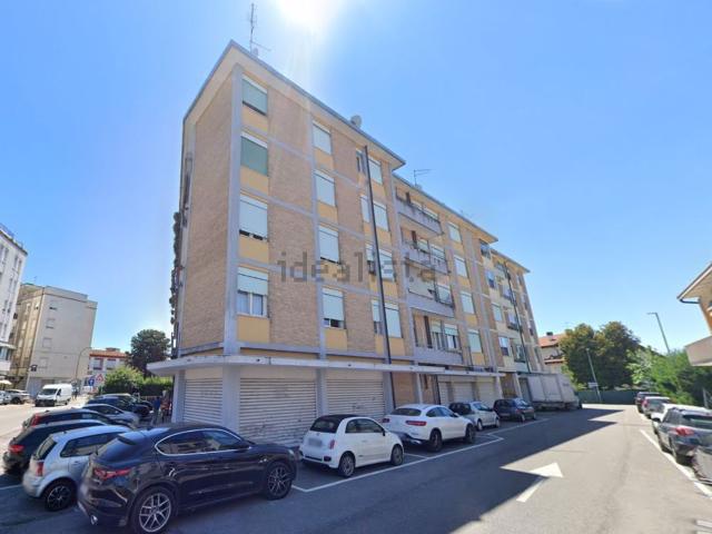 Locale in vendita di 236 m² in Via Montello, 1
