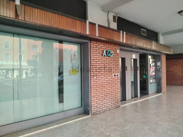 Locale in vendita di 236 m² in Piazza Cesare Battisti, 5