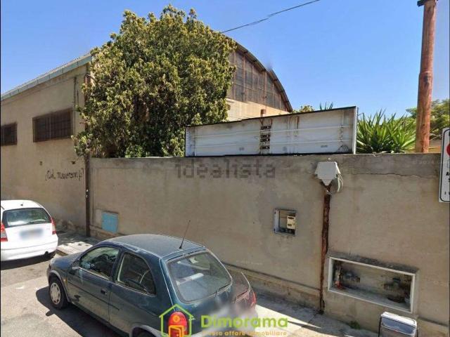 Locale in vendita di 2370 m² in Via Enrico Fermi, 6