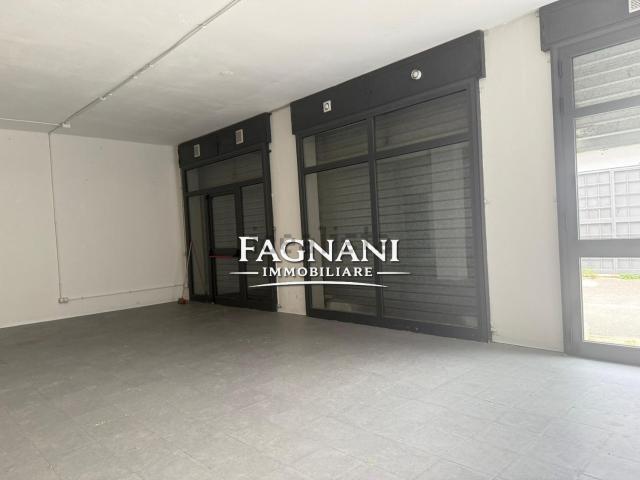 Locale in vendita di 237 m² in Via Collina dei Pini