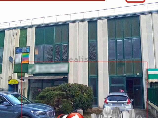Locale in vendita di 238 m² in Via Piero Calamandrei