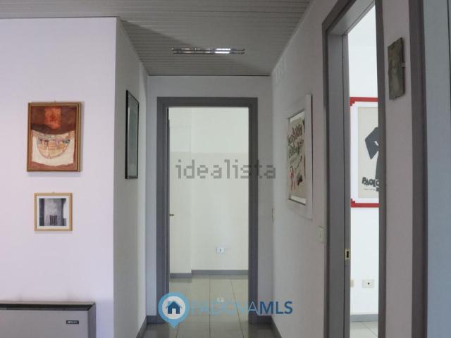 Locale in vendita di 238 m² in Via Tiziano Aspetti, 248