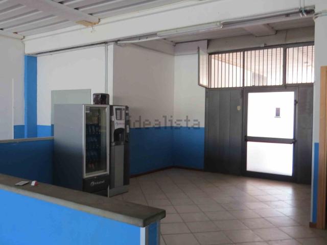 Locale in vendita di 238 m² in Via XXV Aprile