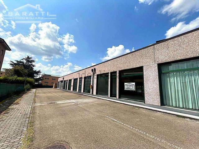 Locale in vendita di 239 m²