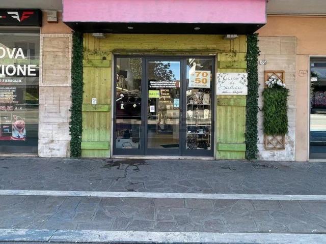Locale in vendita di 27 m² in Corso Umberto I, 170