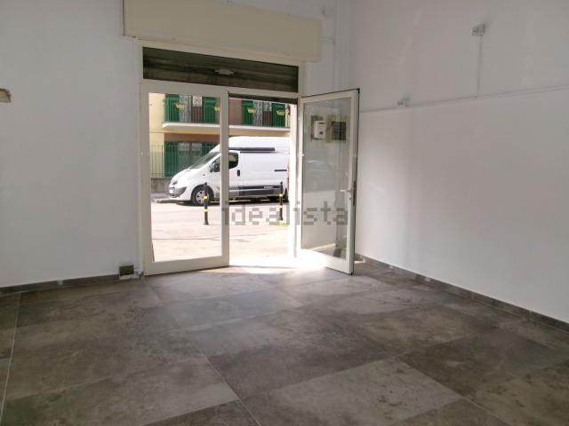Locale in vendita di 27 m² in Via Cristoforo Colombo, 66