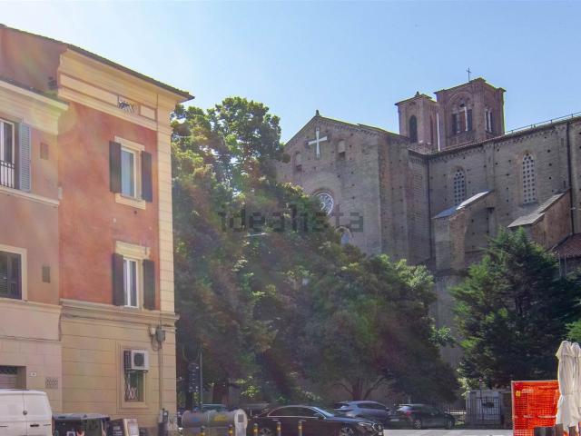Locale in vendita di 27 m² in Via del Pratello, 13