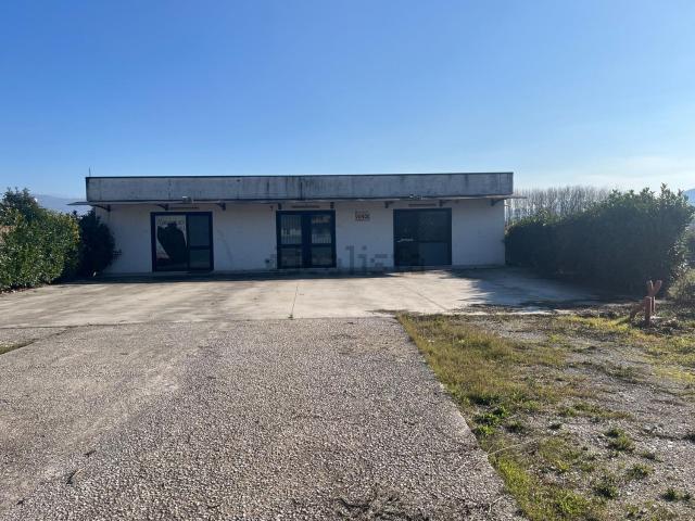 Locale in vendita di 240 m²