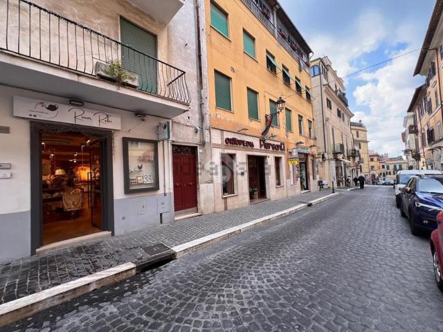 Locale in vendita di 240 m²