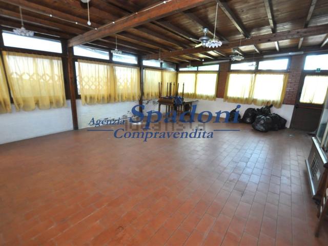 Locale in vendita di 240 m²
