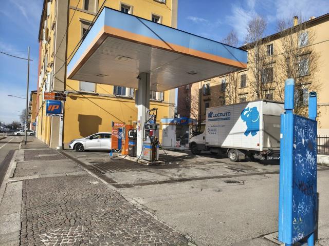Locale in vendita di 240 m² in Via de&apos  Carracci, 57