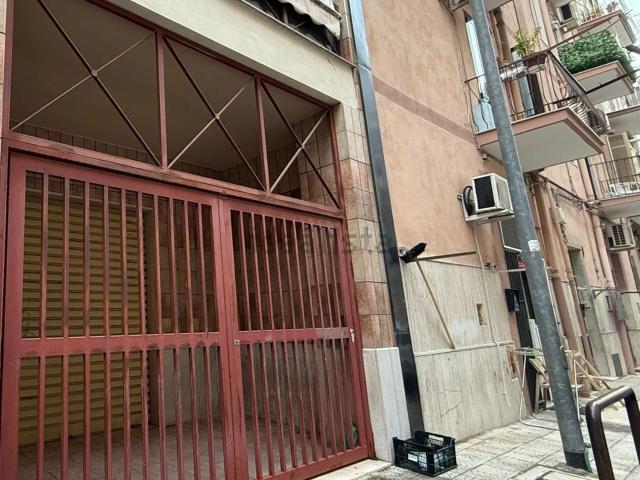 Locale in vendita di 240 m² in Via della Lupa