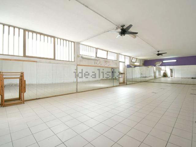 Locale in vendita di 240 m² in Via Legnano