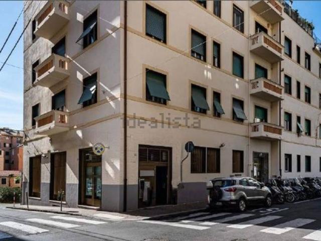 Locale in vendita di 240 m² in Via Sabotino, 12