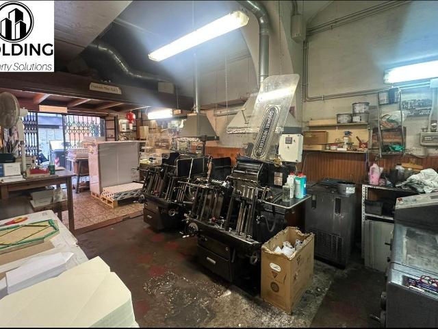 Locale in vendita di 240 m² in Via Reggio Emilia