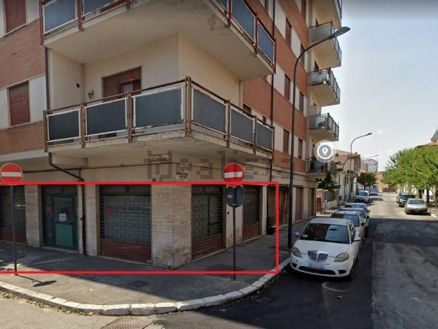Locale in vendita di 240 m² in Via vidimari, 57