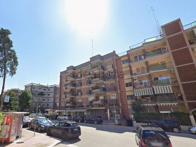 Locale in vendita di 240 m² in Viale Papa Pio XII