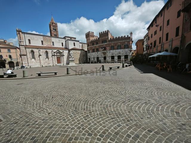 Locale in vendita di 240 m² in Piazza Dante Alighieri