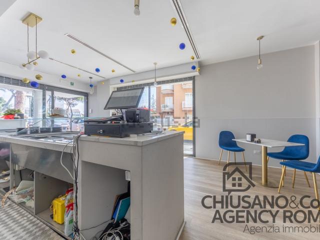 Locale in vendita di 241 m² in Via Cassia, 621
