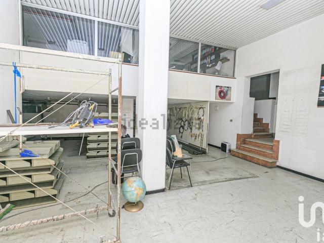 Locale in vendita di 241 m² in Via San Bartolomeo del Fossato, 12