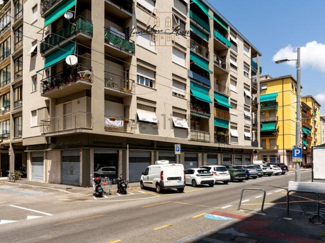 Locale in vendita di 241 m² in Via XXIV Maggio, 347