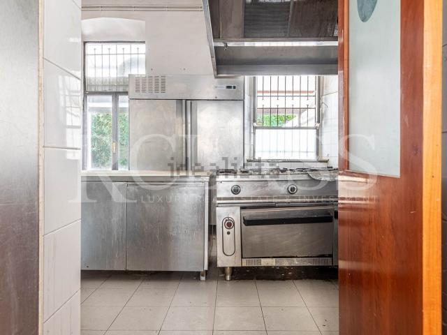 Locale in vendita di 243 m² in Via Antonio Pacinotti, 30