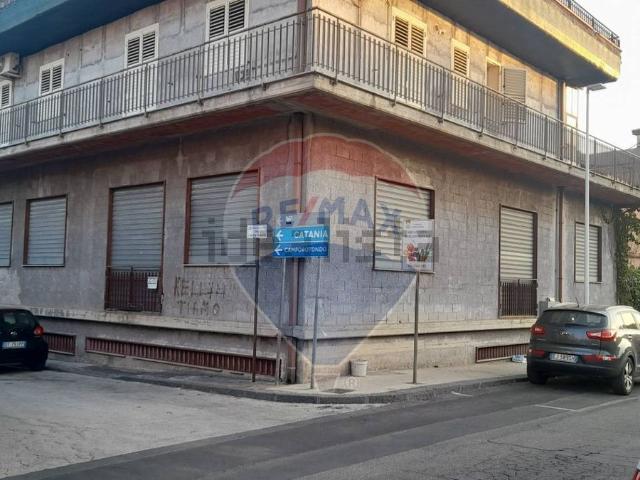 Locale in vendita di 243 m² in Via Trieste, 70