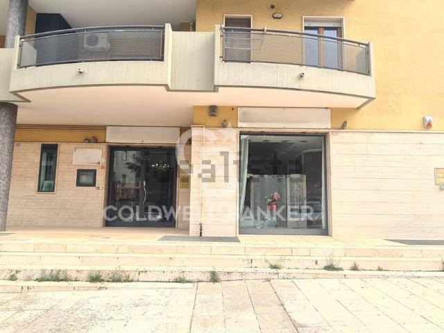 Locale in vendita di 244 m² in Via Giuseppe Toniolo, 2
