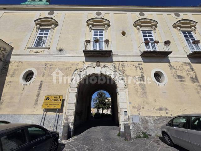 Locale in vendita di 244 m² in Via Figliola, 13