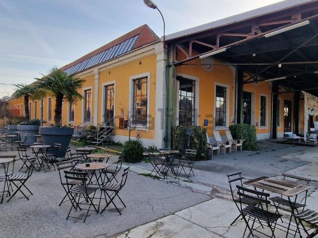Locale in vendita di 244 m² in Via Privata Antonio Meucci, 43