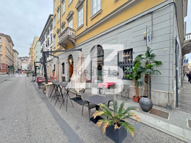 Locale in vendita di 244 m² in Via Trento, 7