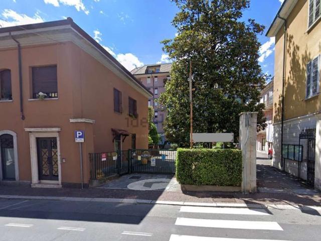 Locale in vendita di 244 m² in Corso Liberazione, 81