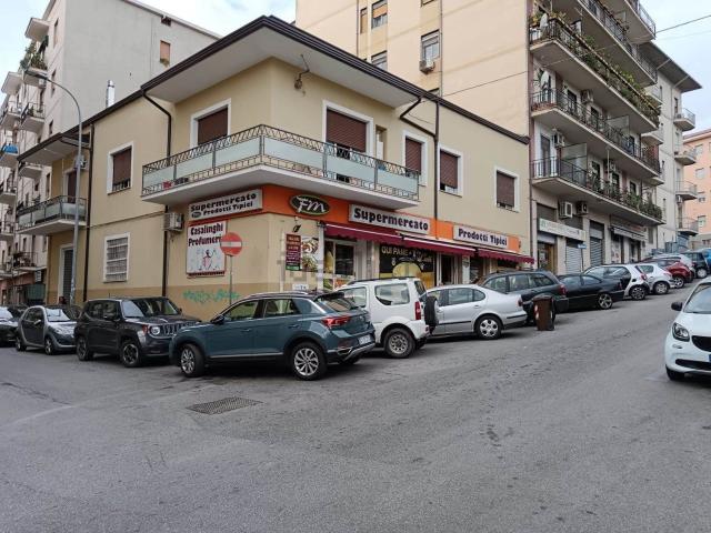 Locale in vendita di 245 m²
